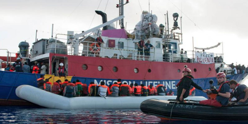 إيطاليا: السماح لمهاجرين بدخول البلاد قادمين على متن سفينة تحمل علمها